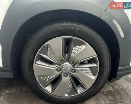 Белый Хендай Kona, объемом двигателя 0 л и пробегом 130 тыс. км за 19200 $, фото 12 на Automoto.ua