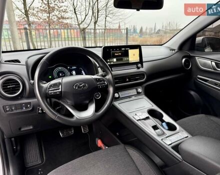 Белый Хендай Kona, объемом двигателя 0 л и пробегом 115 тыс. км за 17250 $, фото 51 на Automoto.ua