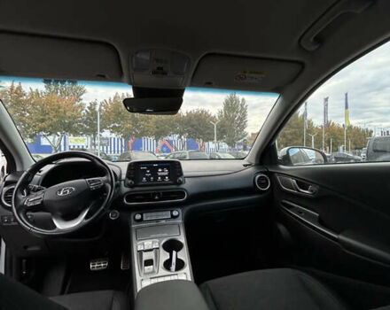 Хендай Kona 2020 в Днепре (Днепропетровске) на Automoto.ua Белый Хендай Kona, объемом двигателя 0 л и пробегом 57 тыс. км за 14900 $, фото 15 на Automoto.ua