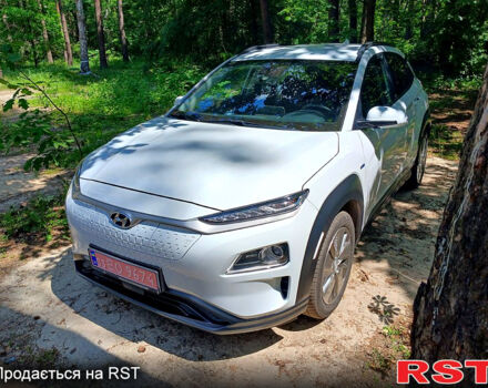 Белый Хендай Kona, объемом двигателя 0.15 л и пробегом 85 тыс. км за 15700 $, фото 1 на Automoto.ua
