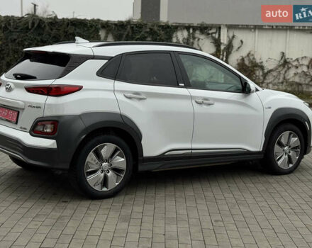 Білий Хендай Kona, об'ємом двигуна 0 л та пробігом 82 тис. км за 18500 $, фото 10 на Automoto.ua