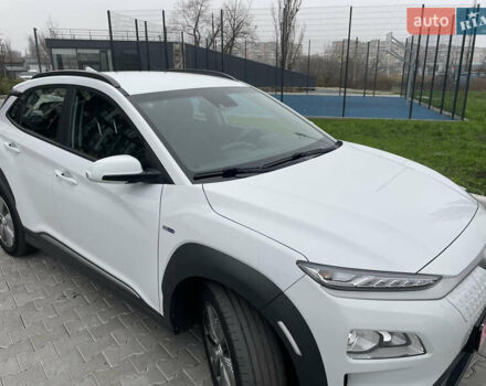 Білий Хендай Kona, об'ємом двигуна 0 л та пробігом 110 тис. км за 17300 $, фото 1 на Automoto.ua