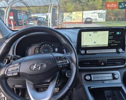 Белый Хендай Kona, объемом двигателя 0 л и пробегом 98 тыс. км за 17200 $, фото 8 на Automoto.ua