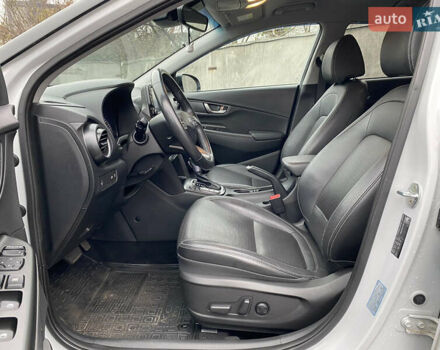 Белый Хендай Kona, объемом двигателя 1.59 л и пробегом 43 тыс. км за 20490 $, фото 12 на Automoto.ua