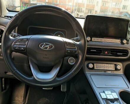 Белый Хендай Kona, объемом двигателя 0 л и пробегом 98 тыс. км за 19000 $, фото 10 на Automoto.ua