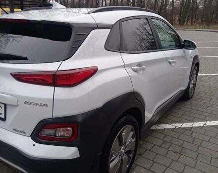 Білий Хендай Kona, об'ємом двигуна 0 л та пробігом 93 тис. км за 18950 $, фото 65 на Automoto.ua