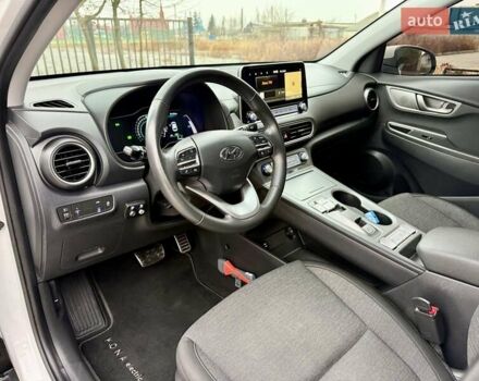 Белый Хендай Kona, объемом двигателя 0 л и пробегом 115 тыс. км за 17250 $, фото 49 на Automoto.ua