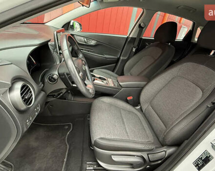 Белый Хендай Kona, объемом двигателя 0 л и пробегом 70 тыс. км за 16950 $, фото 21 на Automoto.ua