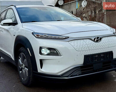 Білий Хендай Kona, об'ємом двигуна 0 л та пробігом 125 тис. км за 16999 $, фото 5 на Automoto.ua