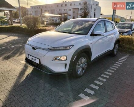 Білий Хендай Kona, об'ємом двигуна 0 л та пробігом 149 тис. км за 17000 $, фото 4 на Automoto.ua