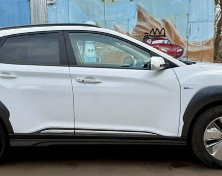 Білий Хендай Kona, об'ємом двигуна 0 л та пробігом 125 тис. км за 16999 $, фото 7 на Automoto.ua