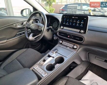 Белый Хендай Kona, объемом двигателя 0 л и пробегом 70 тыс. км за 16500 $, фото 44 на Automoto.ua