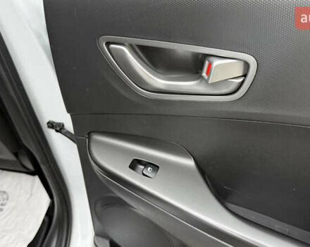 Белый Хендай Kona, объемом двигателя 0 л и пробегом 70 тыс. км за 16950 $, фото 50 на Automoto.ua