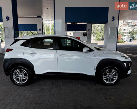 Белый Хендай Kona, объемом двигателя 2 л и пробегом 115 тыс. км за 15700 $, фото 4 на Automoto.ua