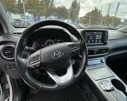 Хендай Kona 2020 в Днепре (Днепропетровске) на Automoto.ua Белый Хендай Kona, объемом двигателя 0 л и пробегом 57 тыс. км за 14900 $, фото 9 на Automoto.ua