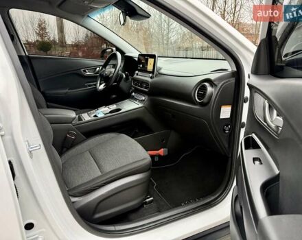 Белый Хендай Kona, объемом двигателя 0 л и пробегом 115 тыс. км за 17250 $, фото 72 на Automoto.ua