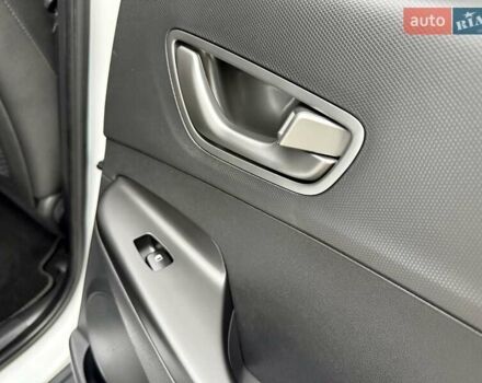 Белый Хендай Kona, объемом двигателя 0 л и пробегом 115 тыс. км за 17250 $, фото 83 на Automoto.ua