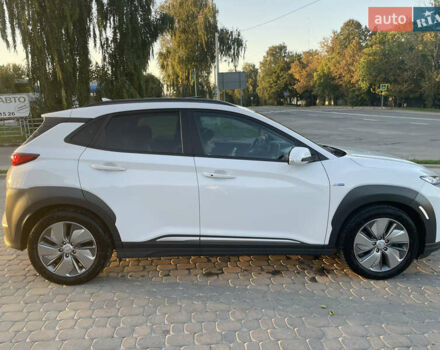 Белый Хендай Kona, объемом двигателя 0 л и пробегом 112 тыс. км за 18000 $, фото 6 на Automoto.ua