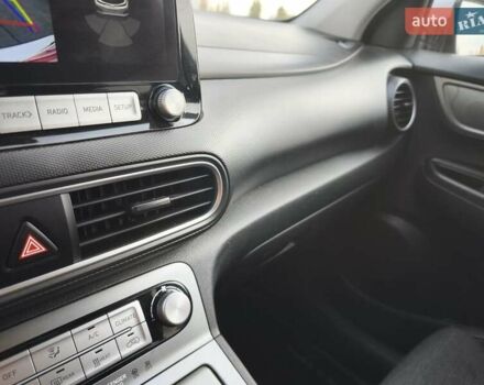 Белый Хендай Kona, объемом двигателя 0 л и пробегом 129 тыс. км за 17777 $, фото 45 на Automoto.ua