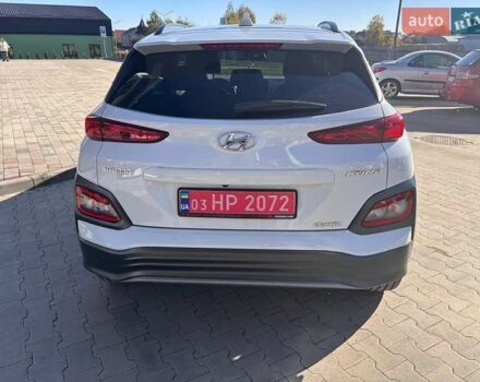 Белый Хендай Kona, объемом двигателя 0 л и пробегом 71 тыс. км за 18900 $, фото 32 на Automoto.ua