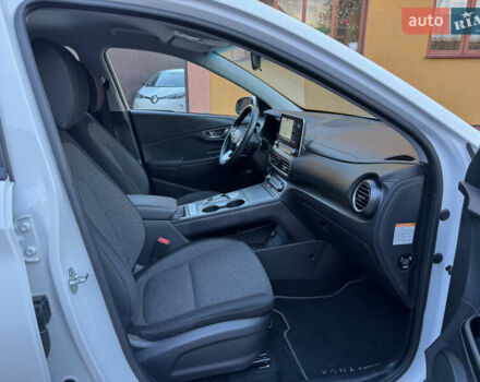 Білий Хендай Kona, об'ємом двигуна 0 л та пробігом 77 тис. км за 15499 $, фото 65 на Automoto.ua