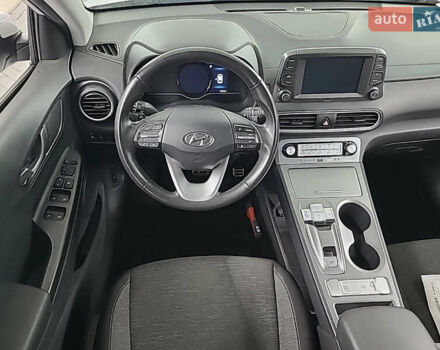 Білий Хендай Kona, об'ємом двигуна 0 л та пробігом 110 тис. км за 15999 $, фото 7 на Automoto.ua