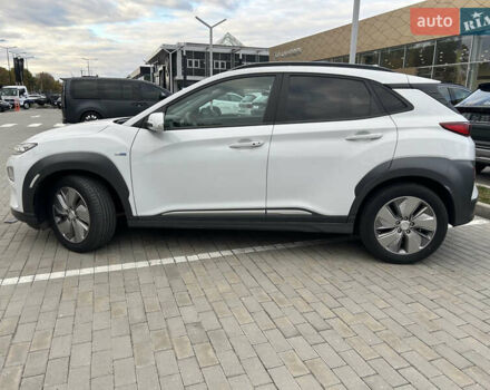 Хендай Kona 2020 в Днепре (Днепропетровске) на Automoto.ua Белый Хендай Kona, объемом двигателя 0 л и пробегом 57 тыс. км за 14900 $, фото 16 на Automoto.ua