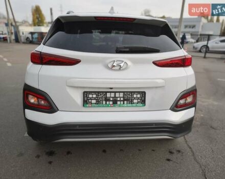 Белый Хендай Kona, объемом двигателя 0 л и пробегом 129 тыс. км за 17777 $, фото 6 на Automoto.ua