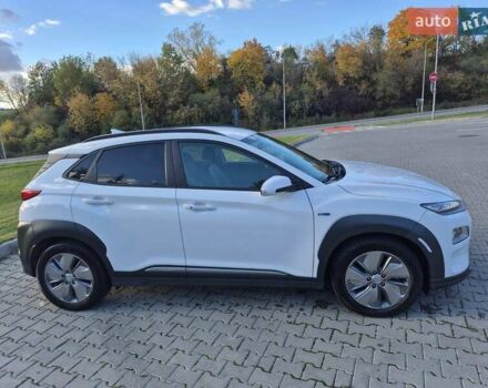 Белый Хендай Kona, объемом двигателя 0 л и пробегом 98 тыс. км за 17200 $, фото 1 на Automoto.ua
