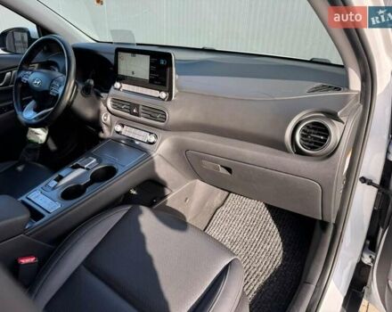 Белый Хендай Kona, объемом двигателя 0 л и пробегом 71 тыс. км за 18900 $, фото 16 на Automoto.ua