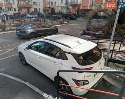 Белый Хендай Kona, объемом двигателя 0 л и пробегом 98 тыс. км за 19000 $, фото 22 на Automoto.ua