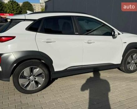 Белый Хендай Kona, объемом двигателя 0 л и пробегом 71 тыс. км за 18900 $, фото 18 на Automoto.ua