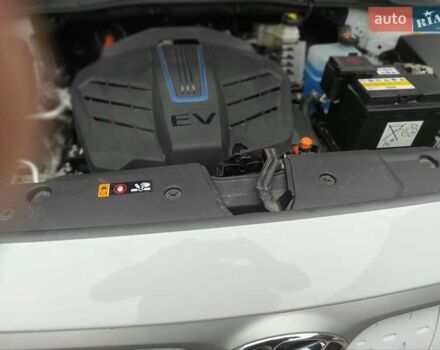 Белый Хендай Kona, объемом двигателя 0 л и пробегом 149 тыс. км за 17400 $, фото 2 на Automoto.ua