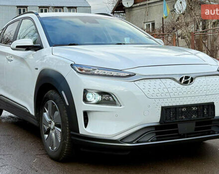 Білий Хендай Kona, об'ємом двигуна 0 л та пробігом 125 тис. км за 16999 $, фото 4 на Automoto.ua