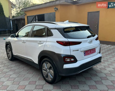Білий Хендай Kona, об'ємом двигуна 0 л та пробігом 77 тис. км за 15499 $, фото 7 на Automoto.ua