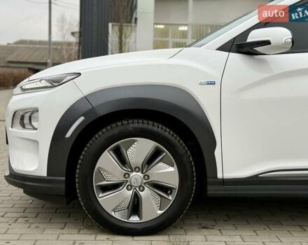 Белый Хендай Kona, объемом двигателя 0 л и пробегом 115 тыс. км за 17250 $, фото 33 на Automoto.ua