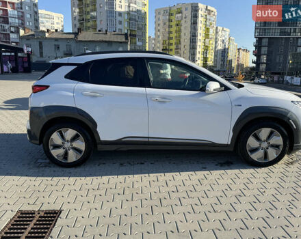 Білий Хендай Kona, об'ємом двигуна 0 л та пробігом 64 тис. км за 17500 $, фото 2 на Automoto.ua