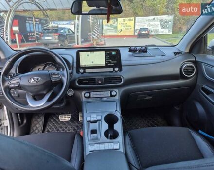 Белый Хендай Kona, объемом двигателя 0 л и пробегом 98 тыс. км за 17200 $, фото 7 на Automoto.ua