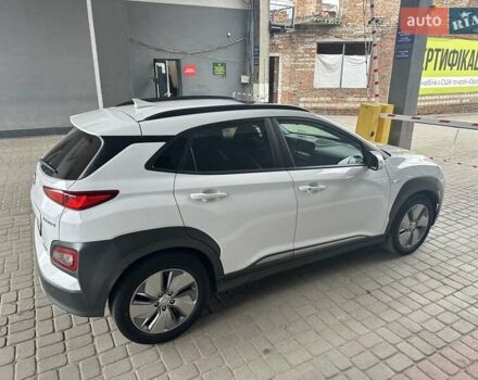 Белый Хендай Kona, объемом двигателя 0 л и пробегом 74 тыс. км за 19500 $, фото 5 на Automoto.ua