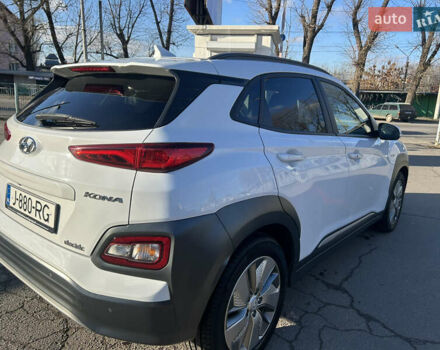 Белый Хендай Kona, объемом двигателя 0 л и пробегом 109 тыс. км за 16396 $, фото 5 на Automoto.ua