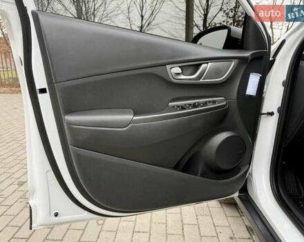 Белый Хендай Kona, объемом двигателя 0 л и пробегом 115 тыс. км за 17250 $, фото 41 на Automoto.ua