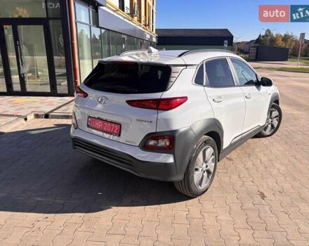 Белый Хендай Kona, объемом двигателя 0 л и пробегом 71 тыс. км за 18900 $, фото 6 на Automoto.ua