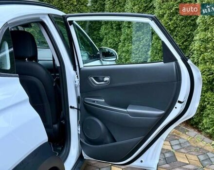 Белый Хендай Kona, объемом двигателя 0 л и пробегом 15 тыс. км за 16700 $, фото 24 на Automoto.ua