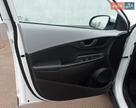 Білий Хендай Kona, об'ємом двигуна 2 л та пробігом 58 тис. км за 17900 $, фото 17 на Automoto.ua