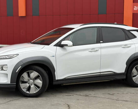 Белый Хендай Kona, объемом двигателя 0 л и пробегом 70 тыс. км за 16950 $, фото 5 на Automoto.ua