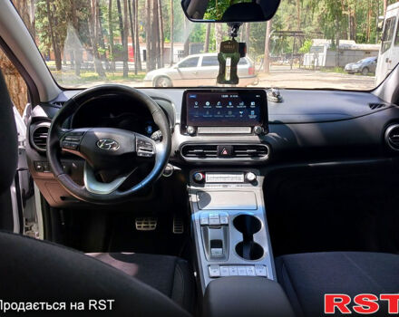 Белый Хендай Kona, объемом двигателя 0.15 л и пробегом 85 тыс. км за 15700 $, фото 4 на Automoto.ua