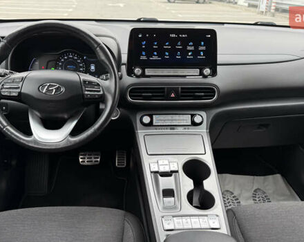 Белый Хендай Kona, объемом двигателя 0 л и пробегом 70 тыс. км за 16950 $, фото 64 на Automoto.ua