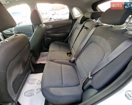 Белый Хендай Kona, объемом двигателя 0 л и пробегом 70 тыс. км за 16500 $, фото 37 на Automoto.ua