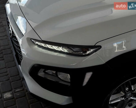 Белый Хендай Kona, объемом двигателя 2 л и пробегом 115 тыс. км за 15700 $, фото 2 на Automoto.ua