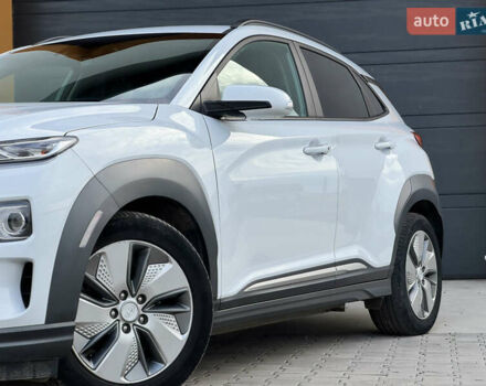 Белый Хендай Kona, объемом двигателя 0 л и пробегом 87 тыс. км за 17200 $, фото 7 на Automoto.ua